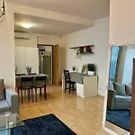 Adm Spacious Apartment In City Center - Wifi, Coffee, Ac