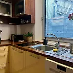 Adm Spacious Apartment In City Center - Wifi, Coffee, Ac
